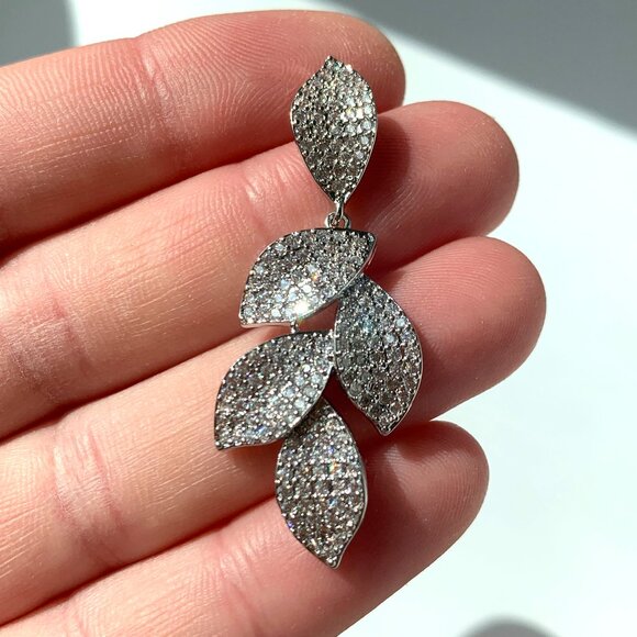 NEW~ Anthropologie SHASHI Silver Pavé Crystal Leaf Dangle Earrings - Picture 3 of 10